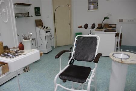 Spominska soba dr. Romana Lesnike
